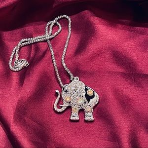 Silver Toned Elephant Pendent Chain Necklace.